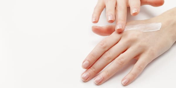 ОГЛЕДАЛНИТЕ НОКТИ – ХИТ В МАНИКЮРА